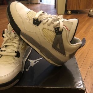 Jordan Retro 4 “Cement”